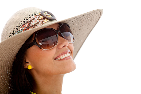 Few Reasons Why Cheap Sunglasses Can Harm Your Eyes